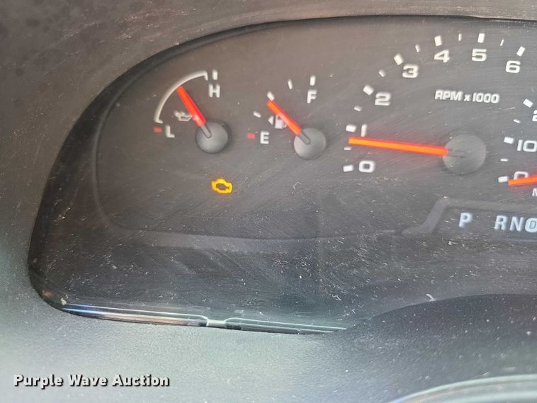 image for item FI0676 2008 El Dorado 200 Aerotech shuttle bus