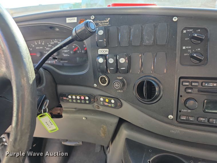 image for item FI0676 2008 El Dorado 200 Aerotech shuttle bus