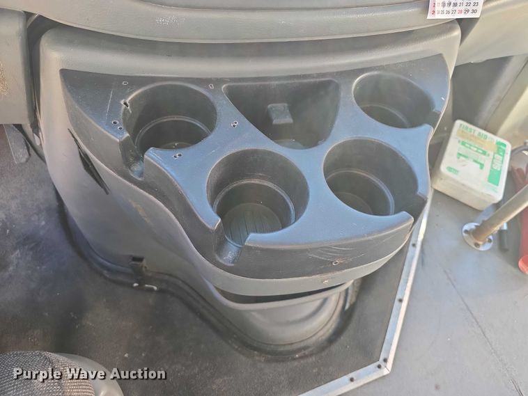 image for item FI0676 2008 El Dorado 200 Aerotech shuttle bus