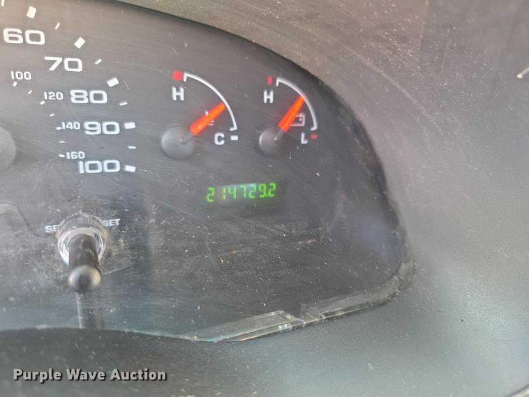 image for item FI0676 2008 El Dorado 200 Aerotech shuttle bus