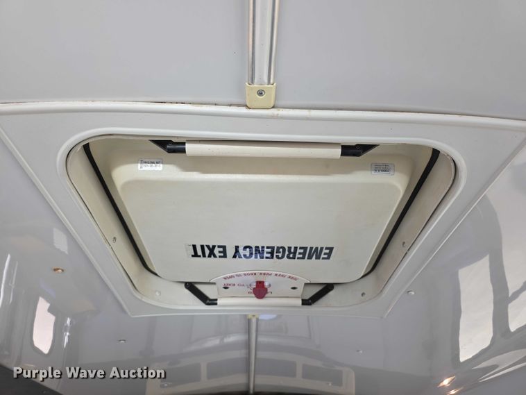 image for item FI0676 2008 El Dorado 200 Aerotech shuttle bus