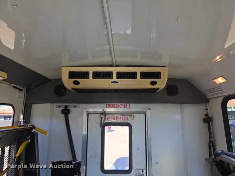 image for item FI0676 2008 El Dorado 200 Aerotech shuttle bus