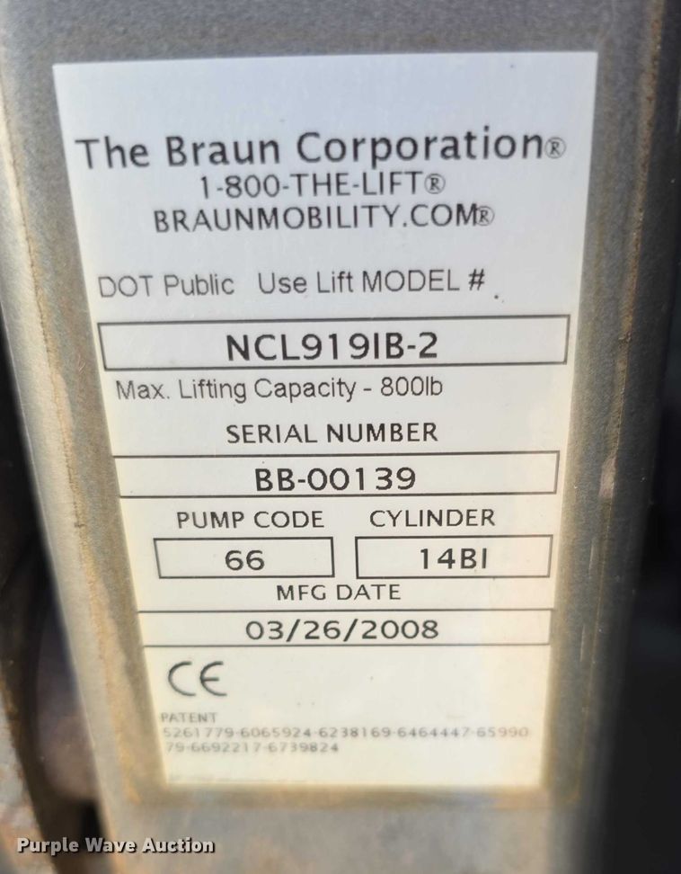 image for item FI0676 2008 El Dorado 200 Aerotech shuttle bus