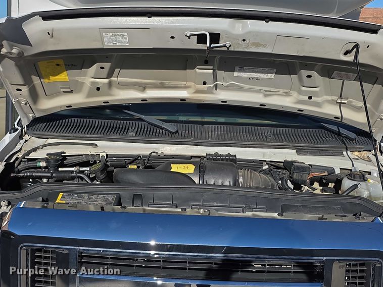 image for item FI0676 2008 El Dorado 200 Aerotech shuttle bus