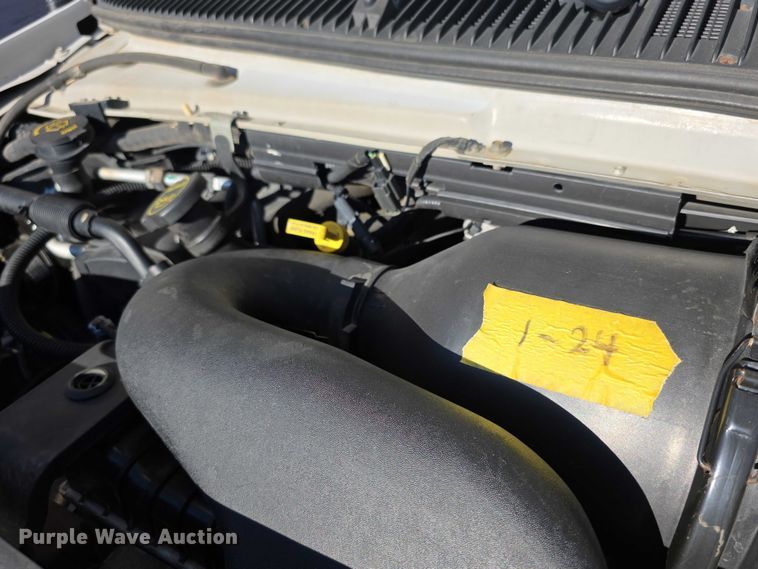 image for item FI0676 2008 El Dorado 200 Aerotech shuttle bus