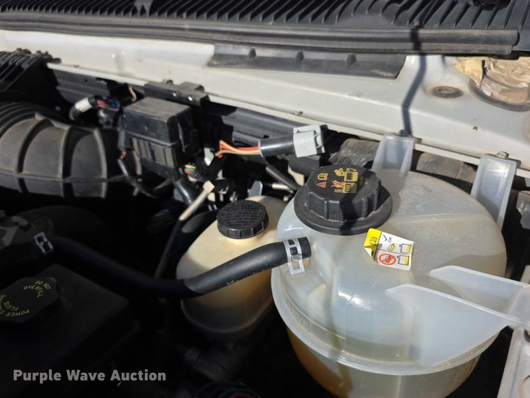 image for item FI0676 2008 El Dorado 200 Aerotech shuttle bus