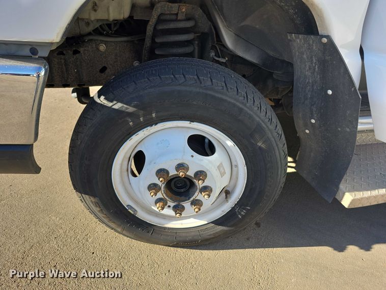 image for item FI0676 2008 El Dorado 200 Aerotech shuttle bus