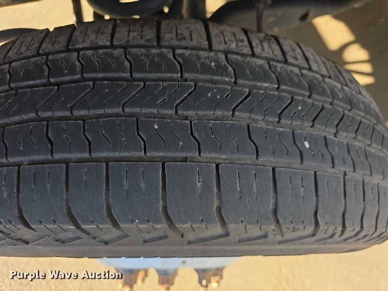 image for item FI0676 2008 El Dorado 200 Aerotech shuttle bus