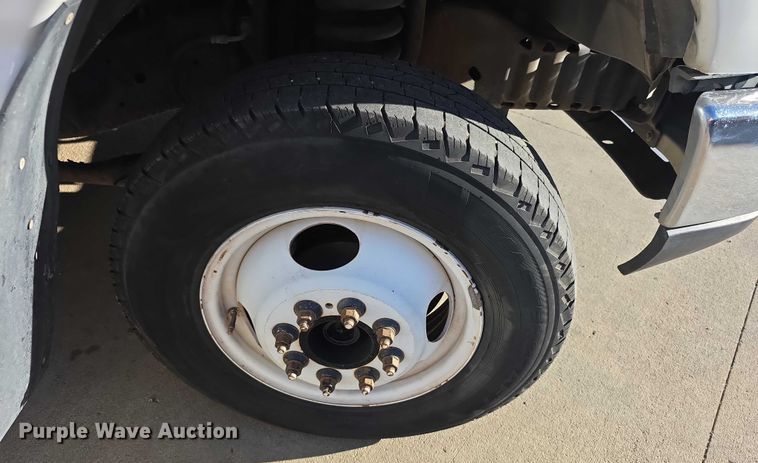 image for item FI0676 2008 El Dorado 200 Aerotech shuttle bus