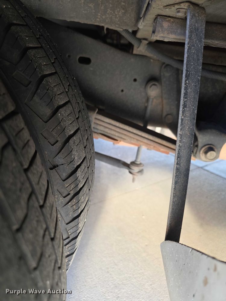 image for item FI0676 2008 El Dorado 200 Aerotech shuttle bus