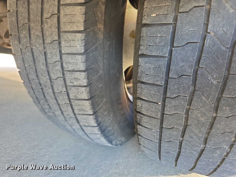 image for item FI0676 2008 El Dorado 200 Aerotech shuttle bus