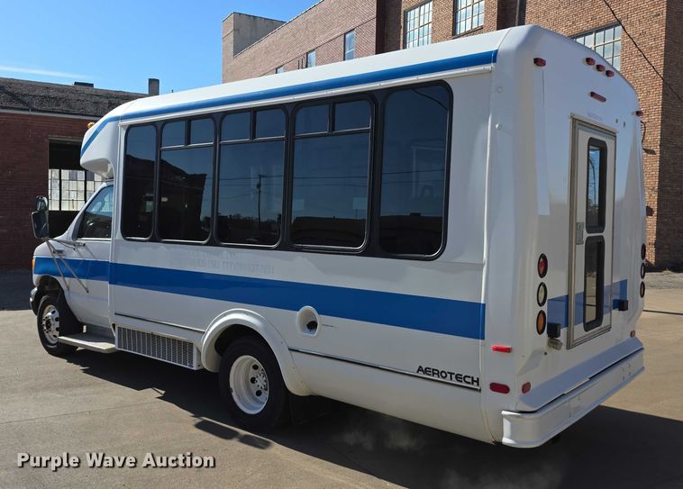 image for item FI0679 2006 El Dorado 200 Aerotech shuttle bus