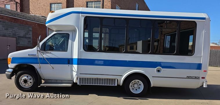 image for item FI0679 2006 El Dorado 200 Aerotech shuttle bus