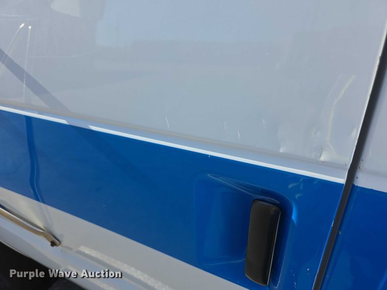 image for item FI0679 2006 El Dorado 200 Aerotech shuttle bus