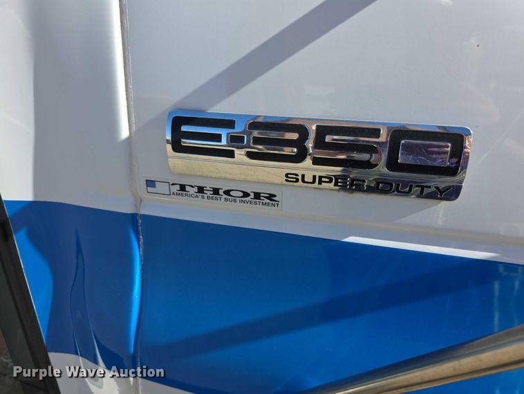 image for item FI0679 2006 El Dorado 200 Aerotech shuttle bus