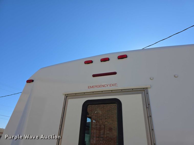 image for item FI0679 2006 El Dorado 200 Aerotech shuttle bus