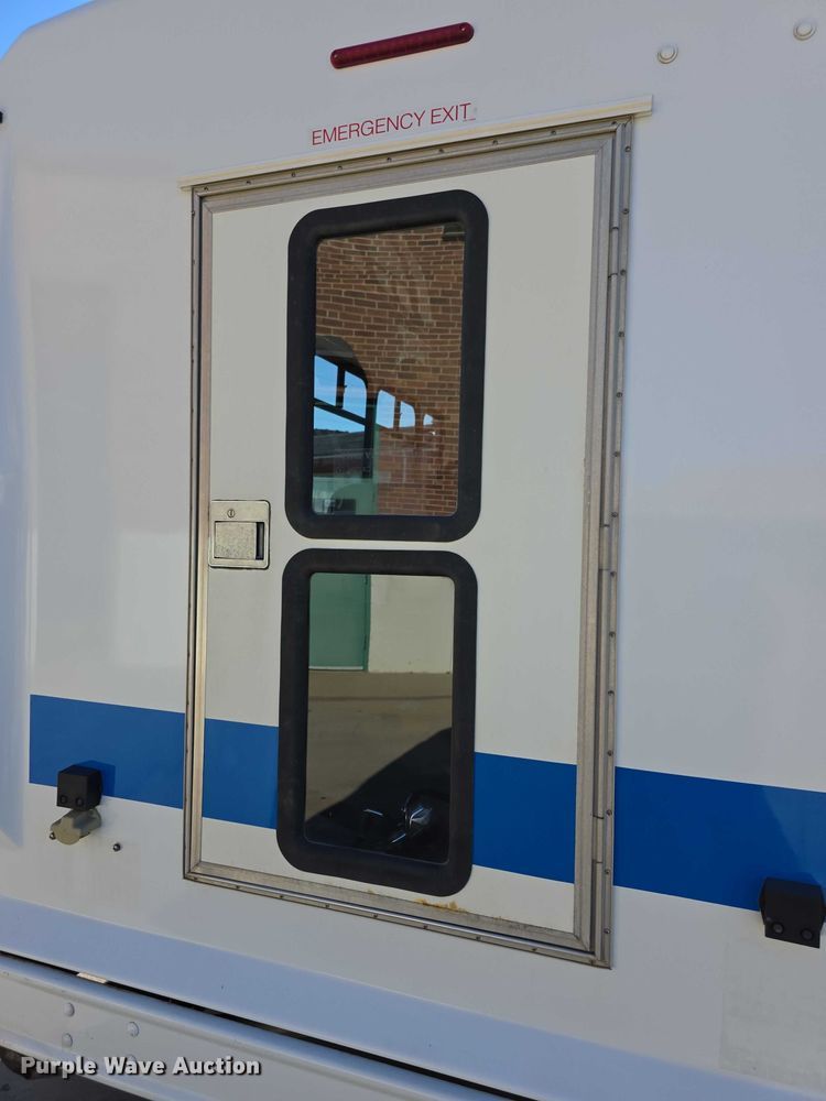 image for item FI0679 2006 El Dorado 200 Aerotech shuttle bus