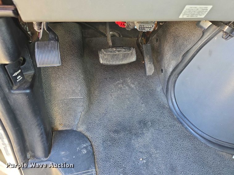 image for item FI0679 2006 El Dorado 200 Aerotech shuttle bus