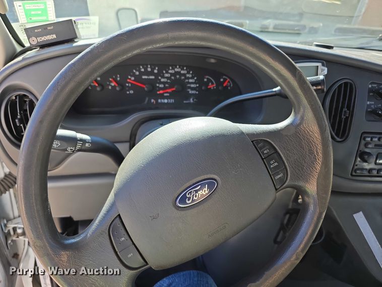 image for item FI0679 2006 El Dorado 200 Aerotech shuttle bus