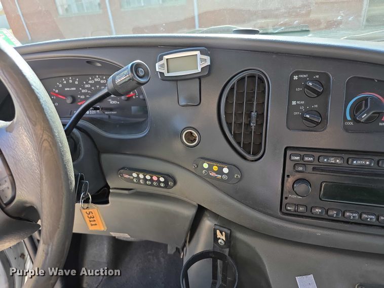 image for item FI0679 2006 El Dorado 200 Aerotech shuttle bus