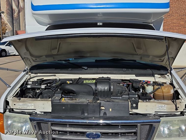 image for item FI0679 2006 El Dorado 200 Aerotech shuttle bus