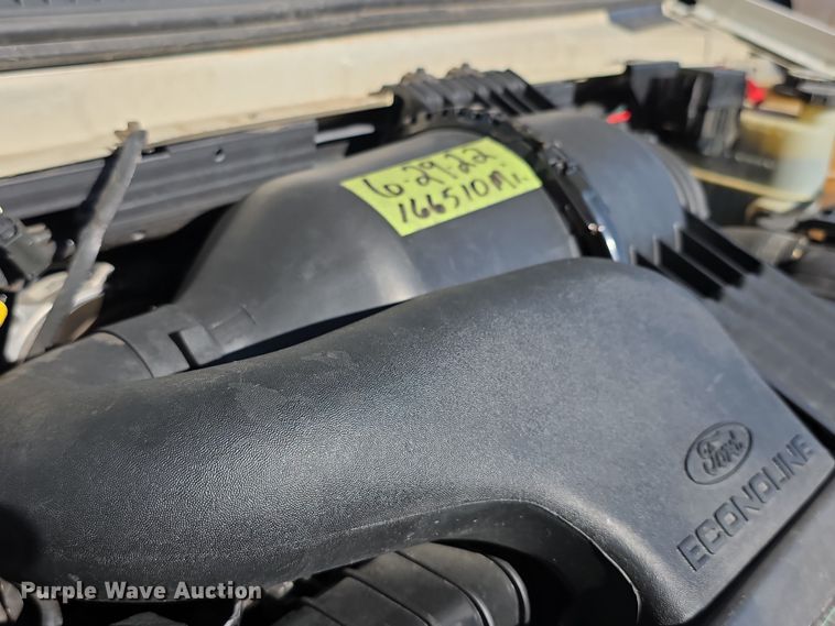 image for item FI0679 2006 El Dorado 200 Aerotech shuttle bus