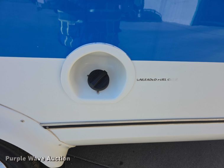 image for item FI0679 2006 El Dorado 200 Aerotech shuttle bus