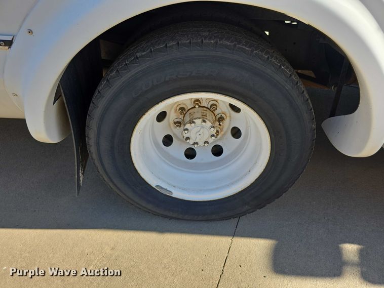 image for item FI0679 2006 El Dorado 200 Aerotech shuttle bus