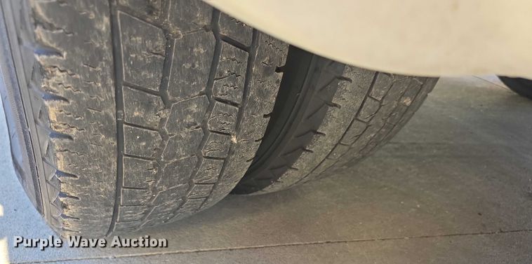 image for item FI0679 2006 El Dorado 200 Aerotech shuttle bus