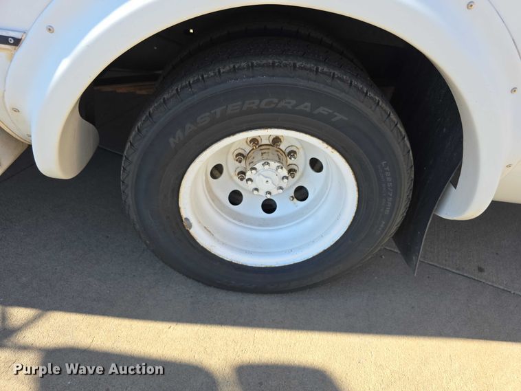 image for item FI0679 2006 El Dorado 200 Aerotech shuttle bus