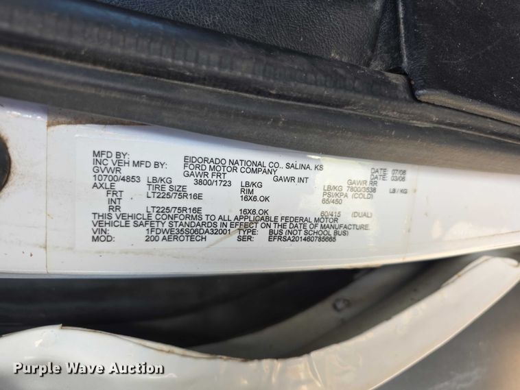 image for item FI0679 2006 El Dorado 200 Aerotech shuttle bus