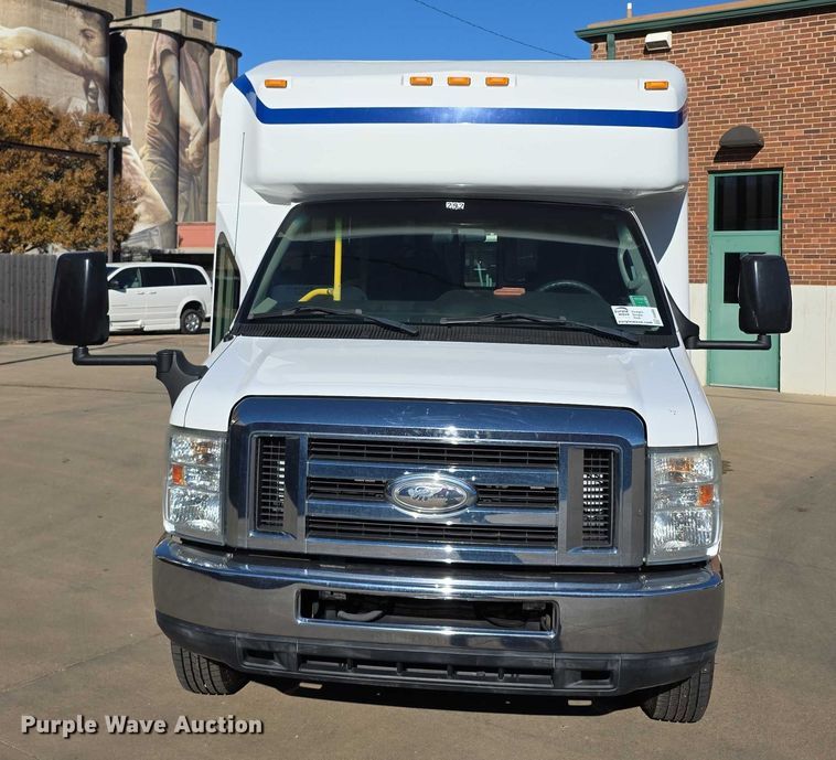 image for item FI0680 2014 Ford E450 Super Duty shuttle bus