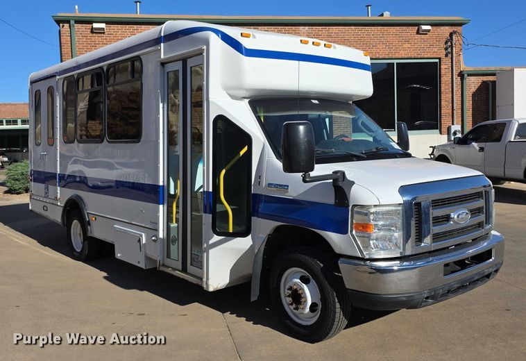 image for item FI0680 2014 Ford E450 Super Duty shuttle bus