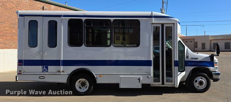image for item FI0680 2014 Ford E450 Super Duty shuttle bus