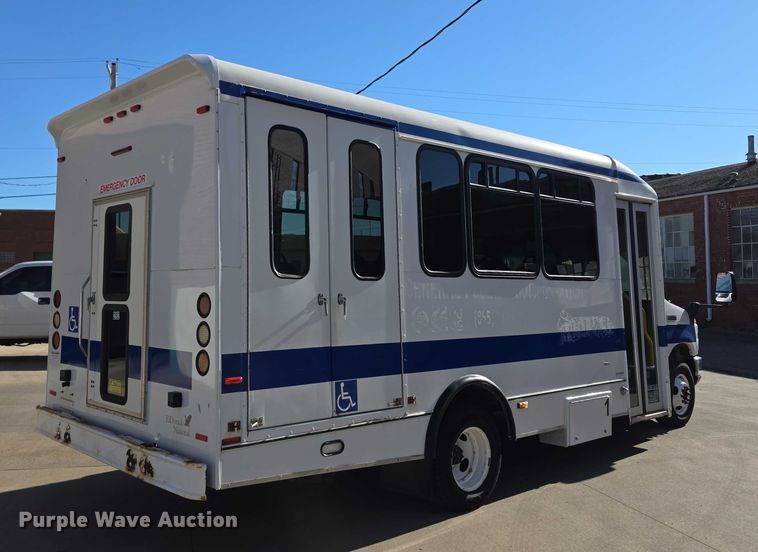 image for item FI0680 2014 Ford E450 Super Duty shuttle bus