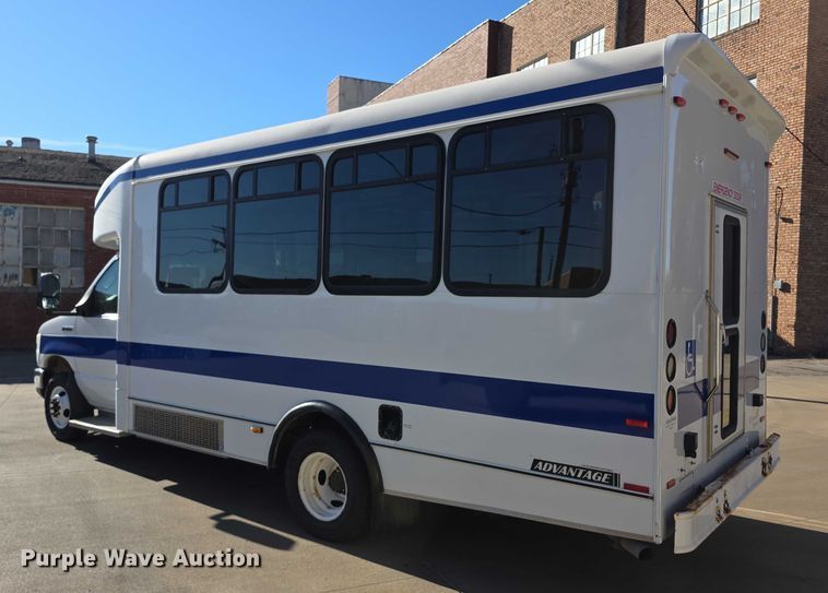 image for item FI0680 2014 Ford E450 Super Duty shuttle bus