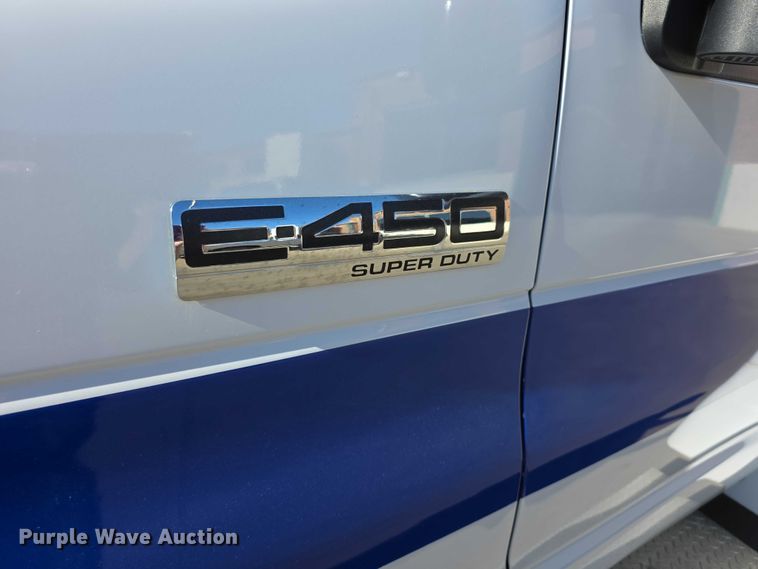 image for item FI0680 2014 Ford E450 Super Duty shuttle bus