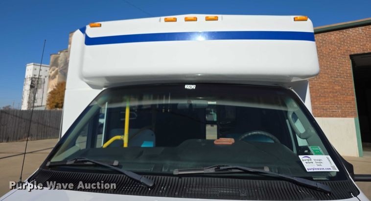 image for item FI0680 2014 Ford E450 Super Duty shuttle bus