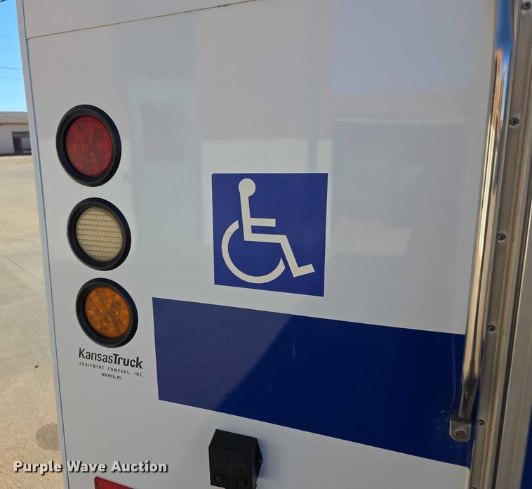 image for item FI0680 2014 Ford E450 Super Duty shuttle bus