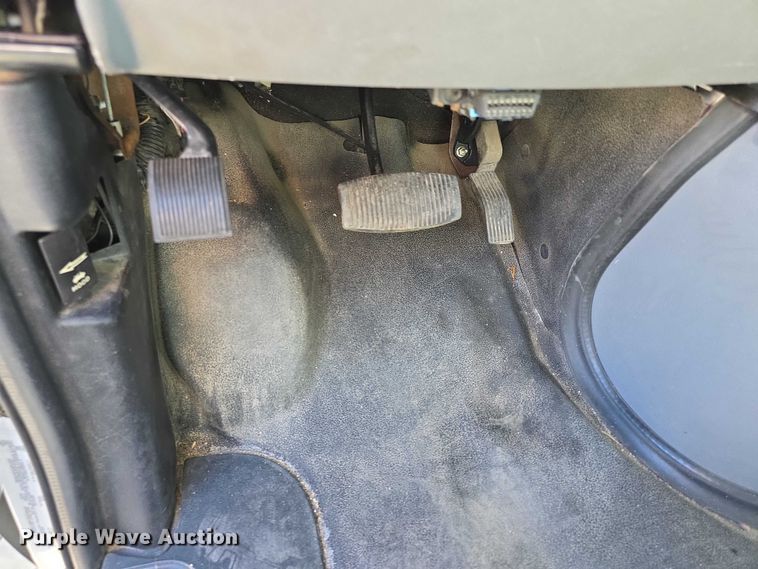 image for item FI0680 2014 Ford E450 Super Duty shuttle bus