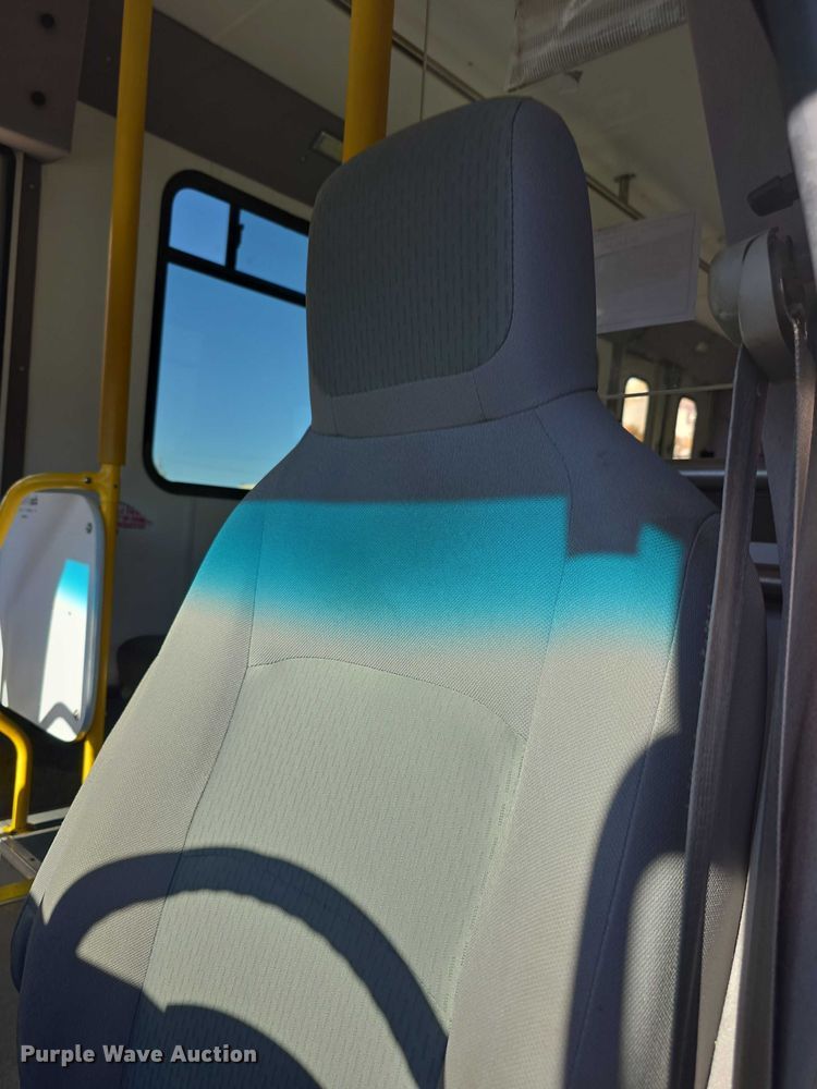 image for item FI0680 2014 Ford E450 Super Duty shuttle bus