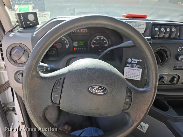 image for item FI0680 2014 Ford E450 Super Duty shuttle bus