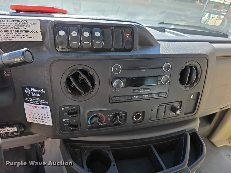 image for item FI0680 2014 Ford E450 Super Duty shuttle bus