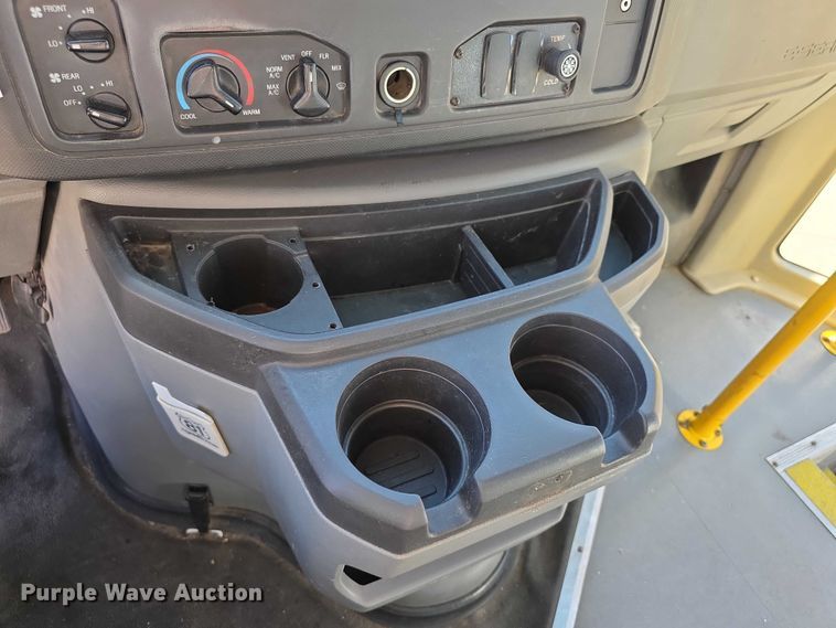 image for item FI0680 2014 Ford E450 Super Duty shuttle bus