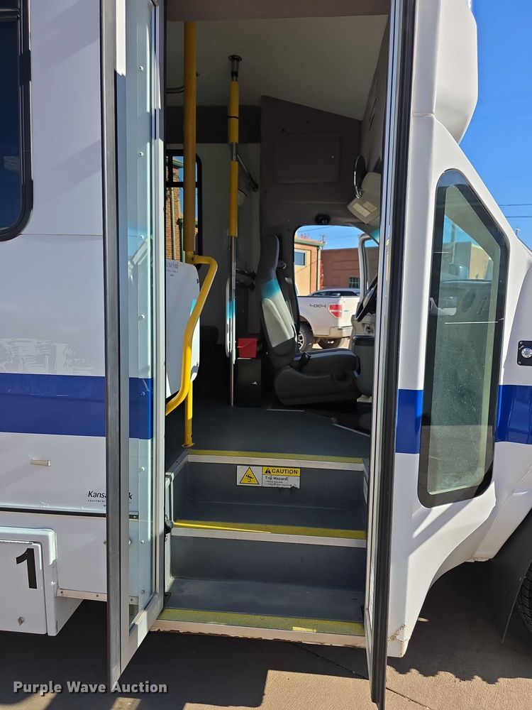 image for item FI0680 2014 Ford E450 Super Duty shuttle bus