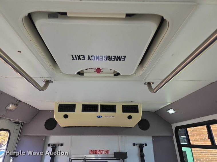 image for item FI0680 2014 Ford E450 Super Duty shuttle bus