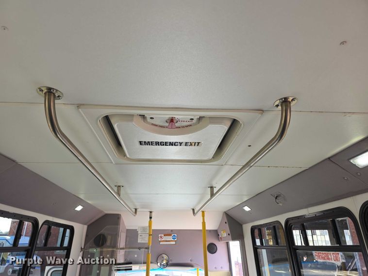 image for item FI0680 2014 Ford E450 Super Duty shuttle bus