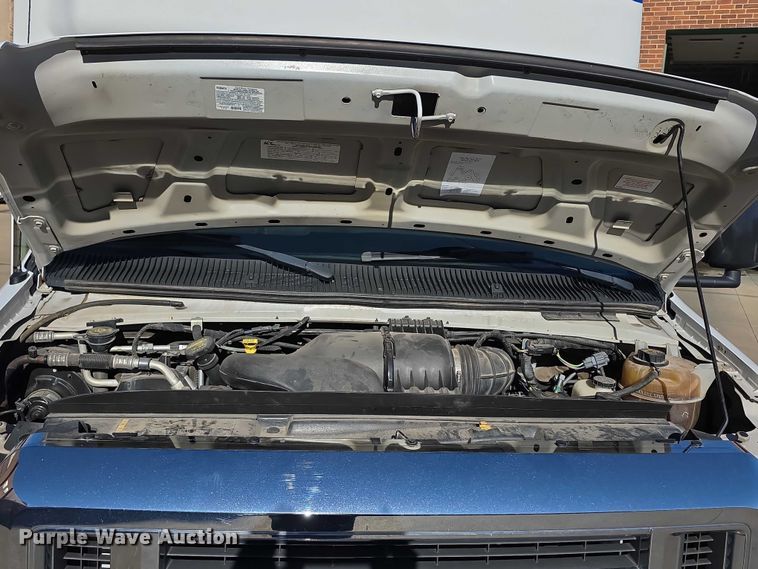 image for item FI0680 2014 Ford E450 Super Duty shuttle bus