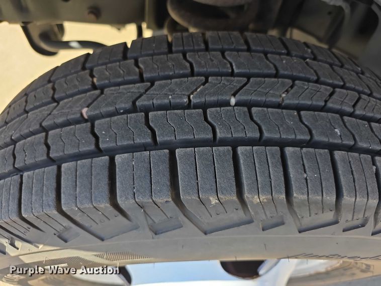 image for item FI0680 2014 Ford E450 Super Duty shuttle bus