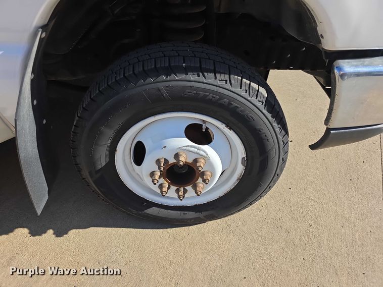 image for item FI0680 2014 Ford E450 Super Duty shuttle bus